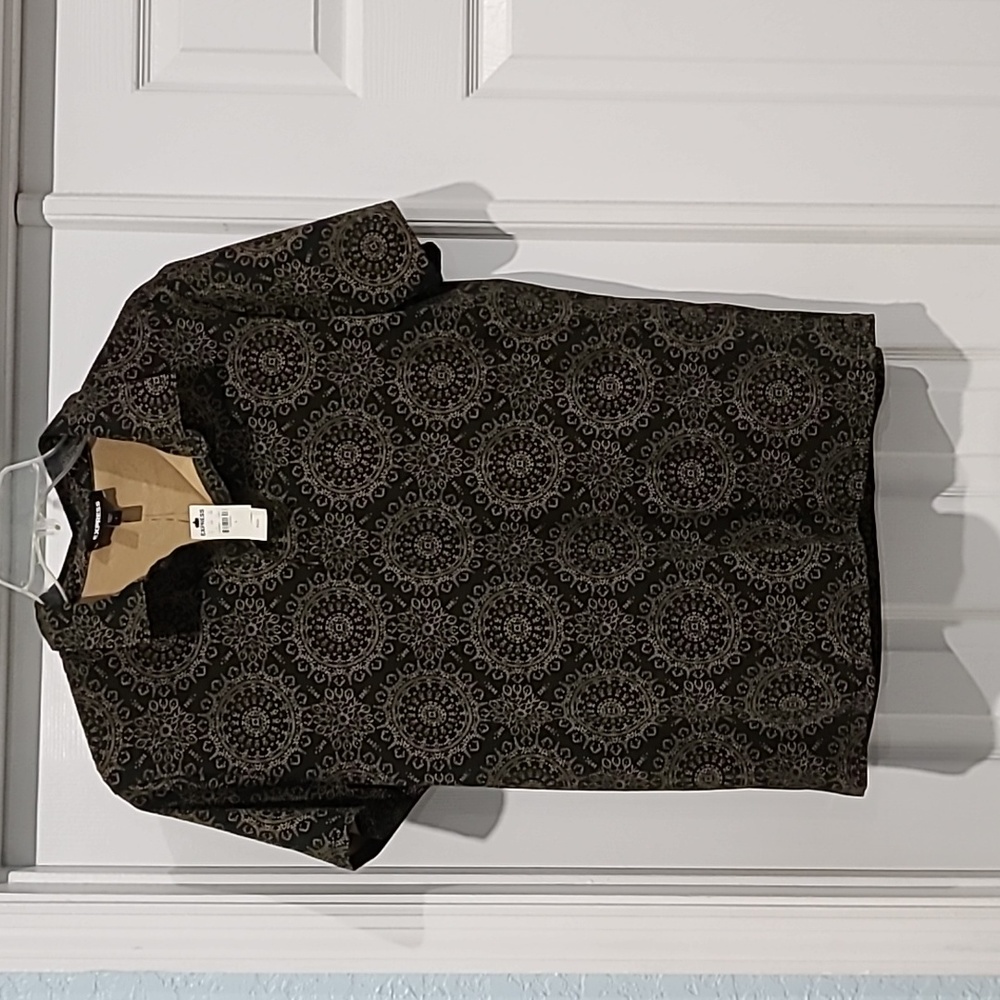 NWT Express S/S Classic Print Blk & Gold Btn Up Polo Size: L
